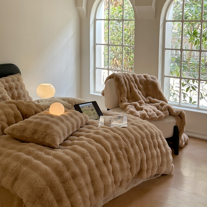 91家纺网 家纺一手货源 找家纺 小叮当家纺仓储工厂店 （买家秀 爆款不断货）2025新款A类母婴级兔兔绒大泡泡牛奶绒珊瑚绒雪花绒四件套 雅致-浅驼