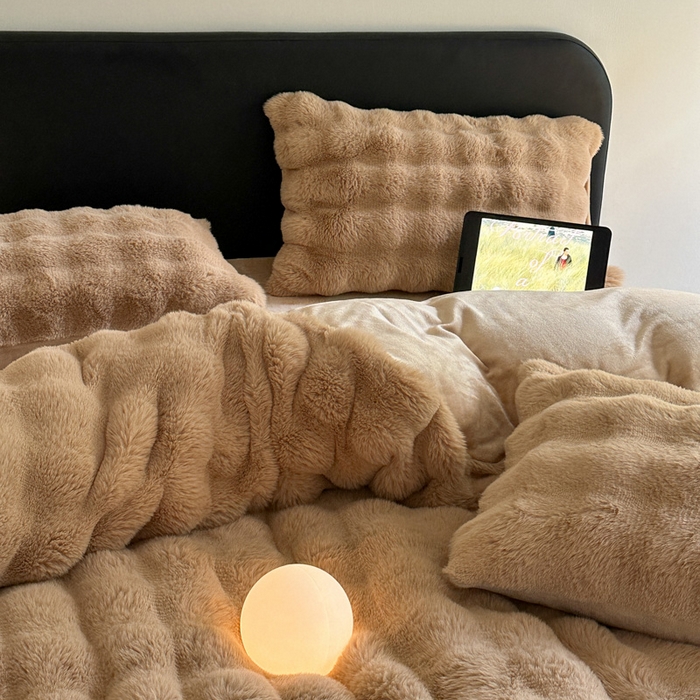 91家纺网 家纺一手货源 找家纺 小叮当家纺仓储工厂店 （买家秀 爆款不断货）2025新款A类母婴级兔兔绒大泡泡牛奶绒珊瑚绒雪花绒四件套 雅致-浅驼