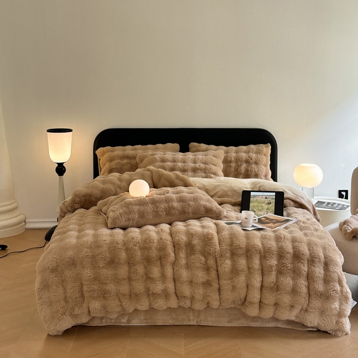 91家纺网 家纺一手货源 找家纺 小叮当家纺仓储工厂店 （买家秀 爆款不断货）2025新款A类母婴级兔兔绒大泡泡牛奶绒珊瑚绒雪花绒四件套 雅致-浅驼