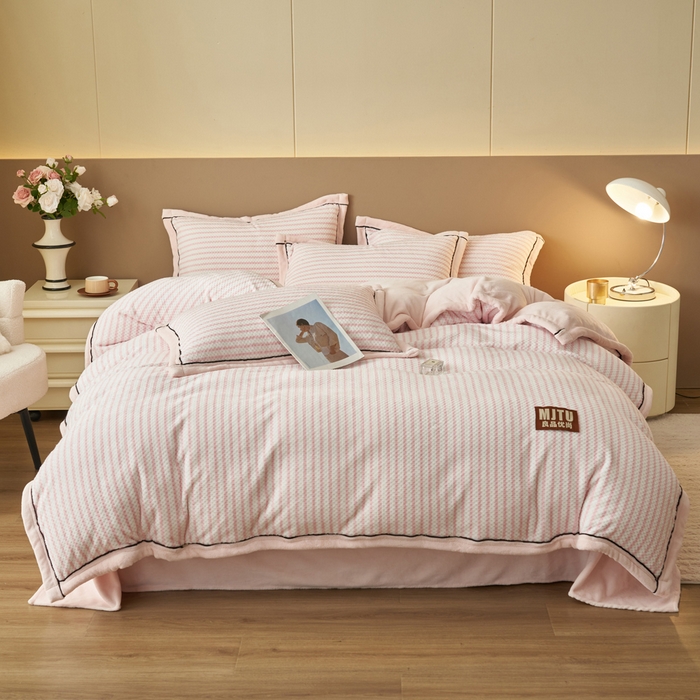 91家纺网 家纺一手货源 找家纺 晨曦家纺 2025新款加厚高克重230克贝贝绒牛奶绒四件套无印风菠萝格 贝贝绒-悠粉