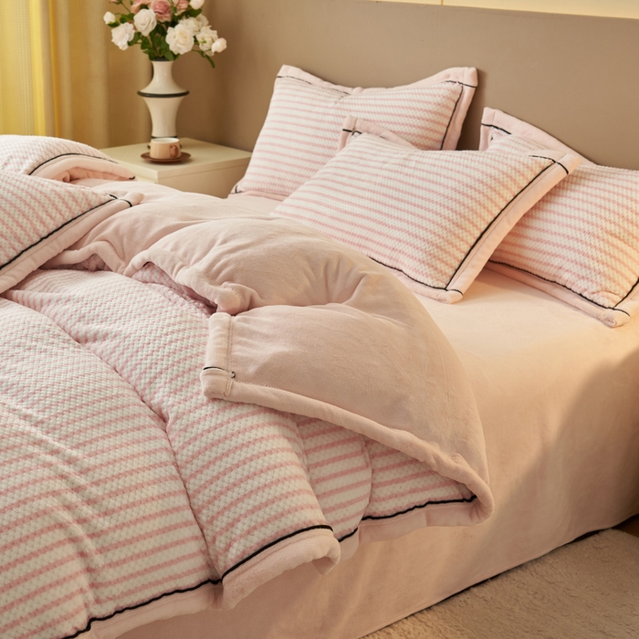 91家纺网 家纺一手货源 找家纺 晨曦家纺 2025新款加厚高克重230克贝贝绒牛奶绒四件套无印风菠萝格 贝贝绒-悠粉