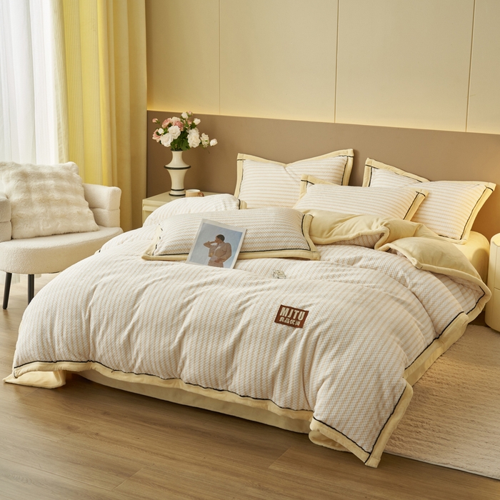 91家纺网 家纺一手货源 找家纺 晨曦家纺 2025新款加厚高克重230克贝贝绒牛奶绒四件套无印风菠萝格 贝贝绒-奶黄