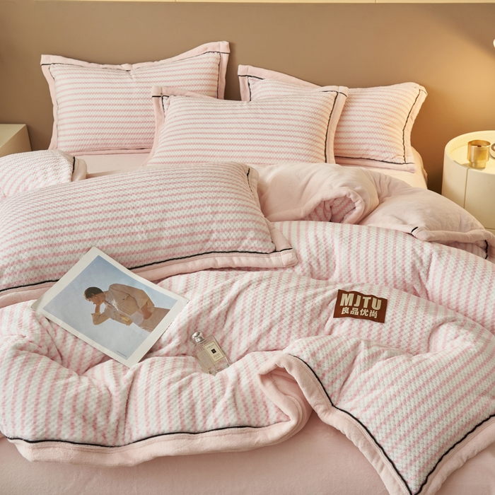 91家纺网 家纺一手货源 找家纺 晨曦家纺 2025新款加厚高克重230克贝贝绒牛奶绒四件套无印风菠萝格 贝贝绒-悠粉