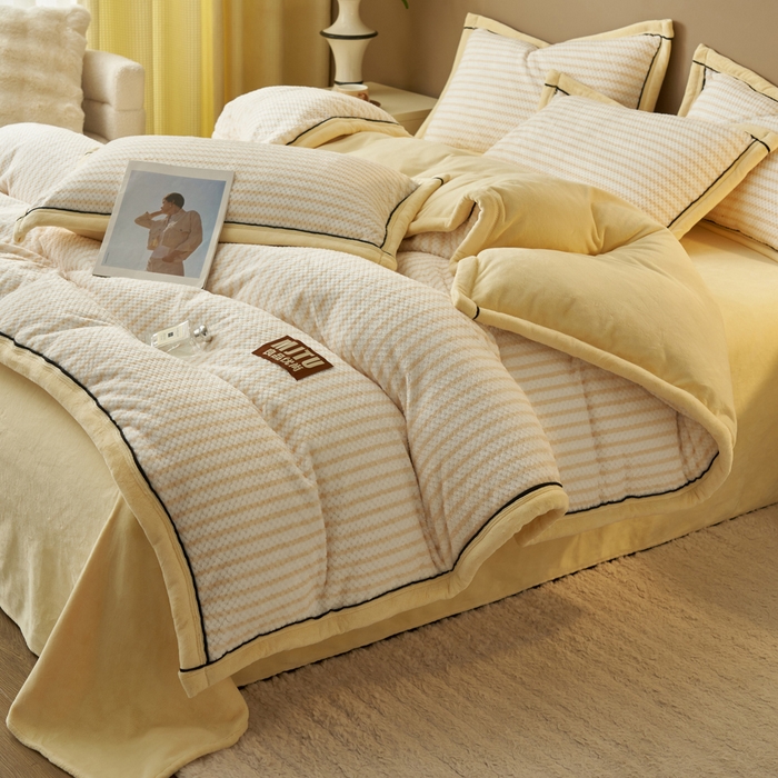 91家纺网 家纺一手货源 找家纺 晨曦家纺 2025新款加厚高克重230克贝贝绒牛奶绒四件套无印风菠萝格 贝贝绒-奶黄