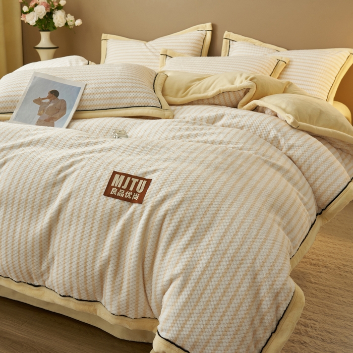 91家纺网 家纺一手货源 找家纺 晨曦家纺 2025新款加厚高克重230克贝贝绒牛奶绒四件套无印风菠萝格 贝贝绒-奶黄