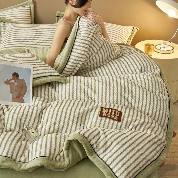 91家纺网 家纺一手货源 找家纺 晨曦家纺 2025新款加厚高克重230克贝贝绒牛奶绒四件套无印风菠萝格 贝贝绒-暖绿