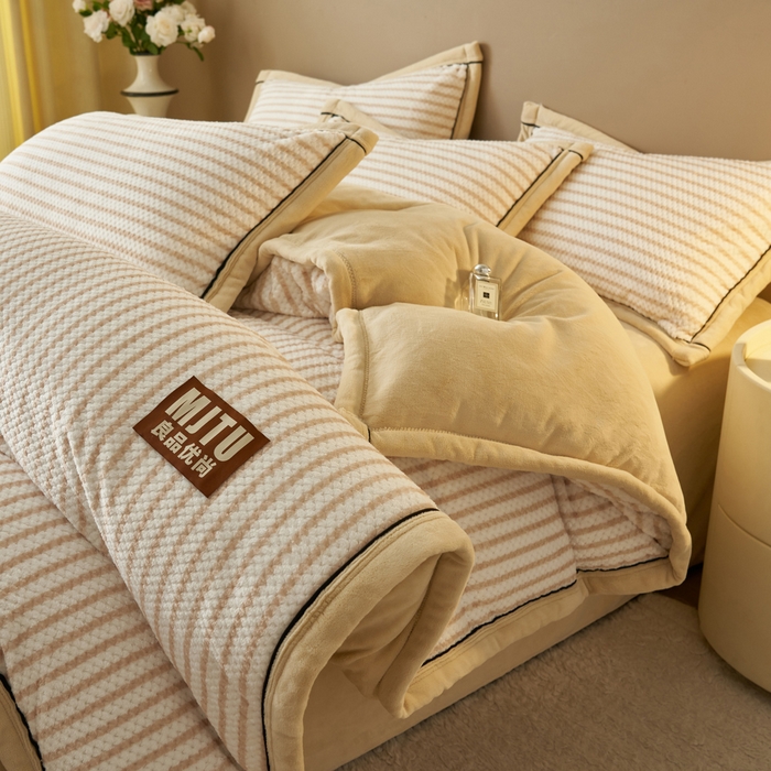 91家纺网 家纺一手货源 找家纺 晨曦家纺 2025新款加厚高克重230克贝贝绒牛奶绒四件套无印风菠萝格 贝贝绒-奶咖