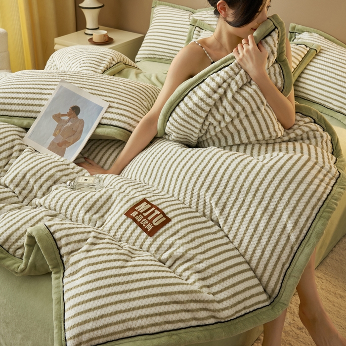 91家纺网 家纺一手货源 找家纺 晨曦家纺 2025新款加厚高克重230克贝贝绒牛奶绒四件套无印风菠萝格 贝贝绒-暖绿