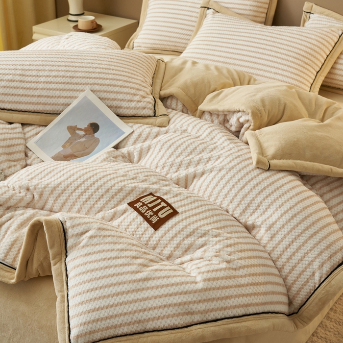 91家纺网 家纺一手货源 找家纺 晨曦家纺 2025新款加厚高克重230克贝贝绒牛奶绒四件套无印风菠萝格 贝贝绒-奶咖