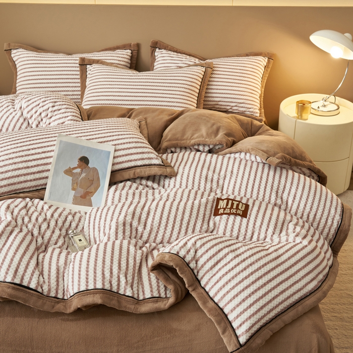 91家纺网 家纺一手货源 找家纺 晨曦家纺 2025新款加厚高克重230克贝贝绒牛奶绒四件套无印风菠萝格 贝贝绒-卡布奇诺咖