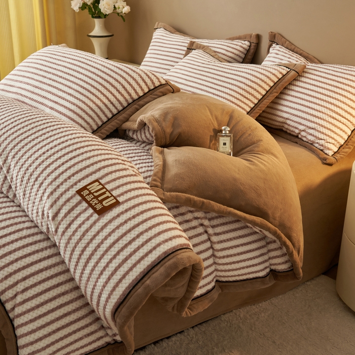 91家纺网 家纺一手货源 找家纺 晨曦家纺 2025新款加厚高克重230克贝贝绒牛奶绒四件套无印风菠萝格 贝贝绒-卡布奇诺咖