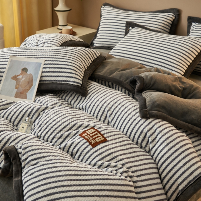 91家纺网 家纺一手货源 找家纺 晨曦家纺 2025新款加厚高克重230克贝贝绒牛奶绒四件套无印风菠萝格 贝贝绒-星空灰