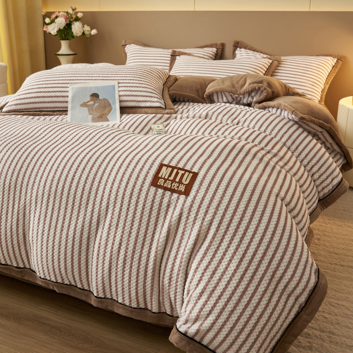 91家纺网 家纺一手货源 找家纺 晨曦家纺 2025新款加厚高克重230克贝贝绒牛奶绒四件套无印风菠萝格 贝贝绒-卡布奇诺咖