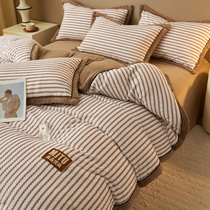 91家纺网 家纺一手货源 找家纺 晨曦家纺 2025新款加厚高克重230克贝贝绒牛奶绒四件套无印风菠萝格 贝贝绒-卡布奇诺咖