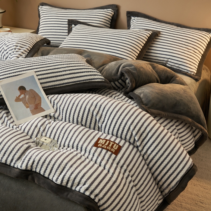 91家纺网 家纺一手货源 找家纺 晨曦家纺 2025新款加厚高克重230克贝贝绒牛奶绒四件套无印风菠萝格 贝贝绒-星空灰