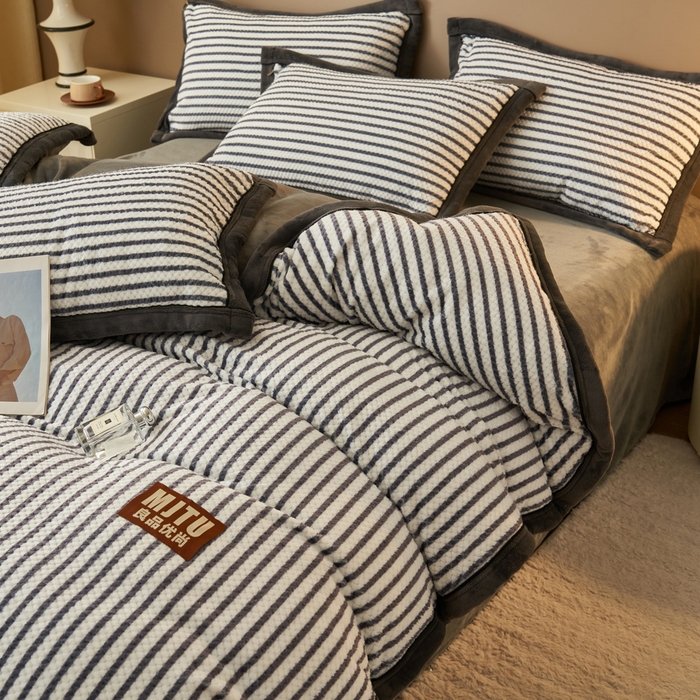 91家纺网 家纺一手货源 找家纺 晨曦家纺 2025新款加厚高克重230克贝贝绒牛奶绒四件套无印风菠萝格 贝贝绒-星空灰