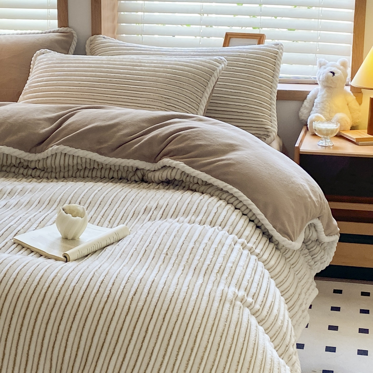 91家纺网 家纺一手货源 找家纺 小叮当家纺仓储工厂店 2025新款阳离子抽条四件套 阳离子抽条-奶咖