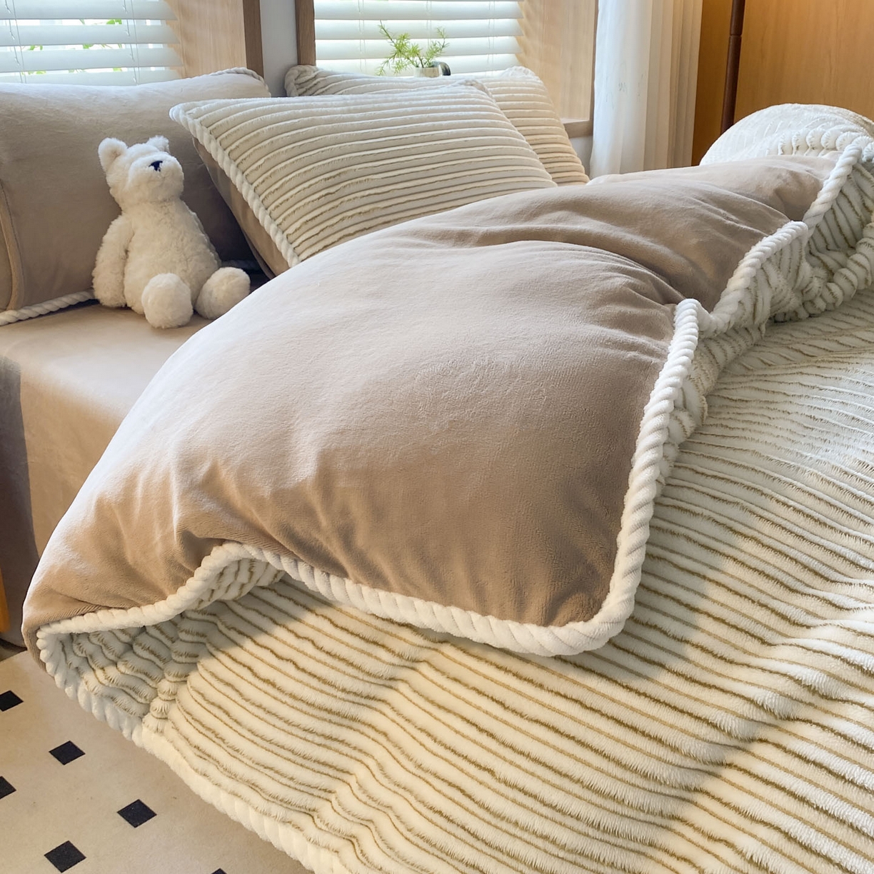 91家纺网 家纺一手货源 找家纺 小叮当家纺仓储工厂店 2025新款阳离子抽条四件套 阳离子抽条-奶咖