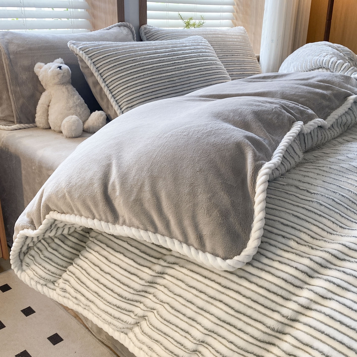 91家纺网 家纺一手货源 找家纺 小叮当家纺仓储工厂店 2025新款阳离子抽条四件套 阳离子抽条-浅灰