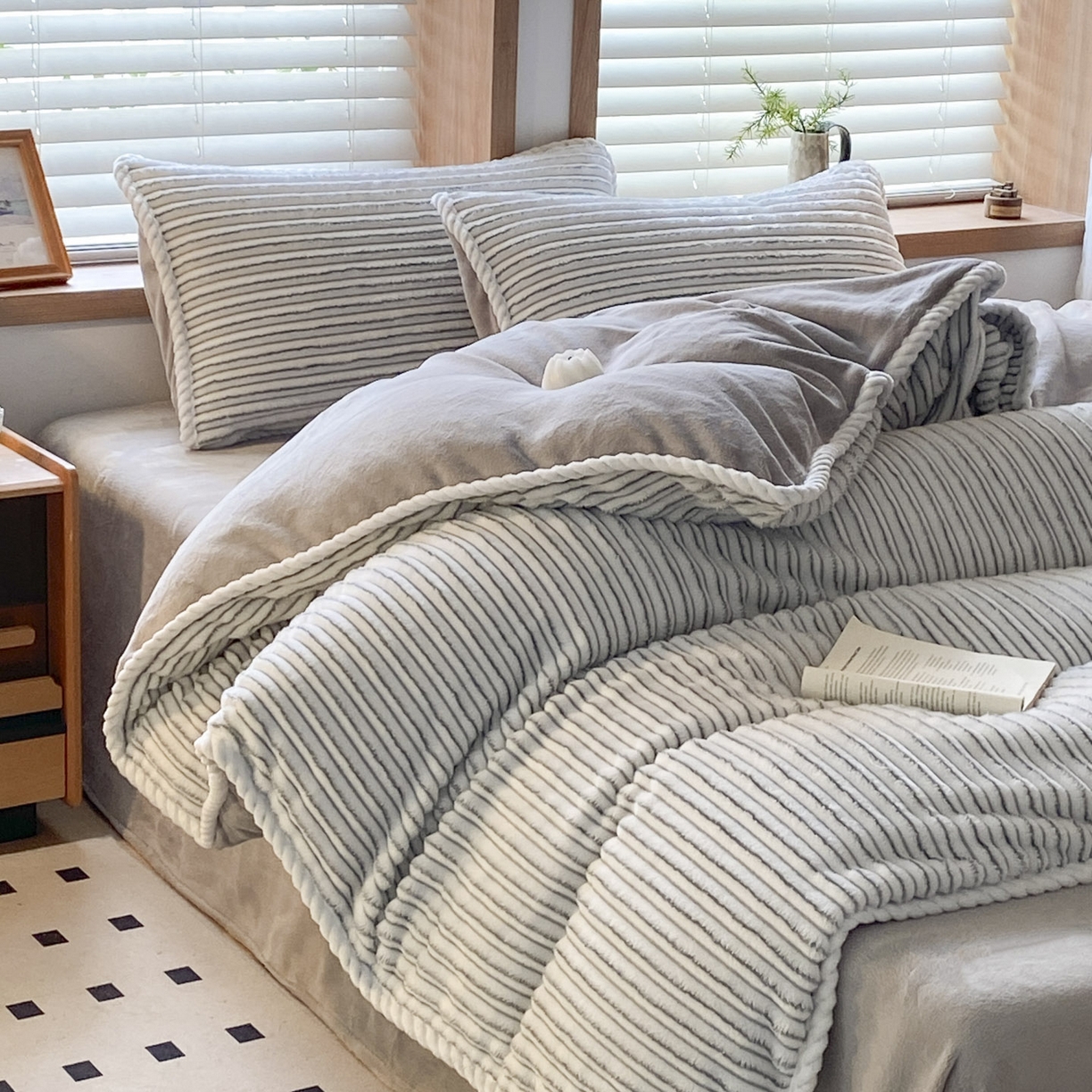 91家纺网 家纺一手货源 找家纺 小叮当家纺仓储工厂店 2025新款阳离子抽条四件套 阳离子抽条-浅灰