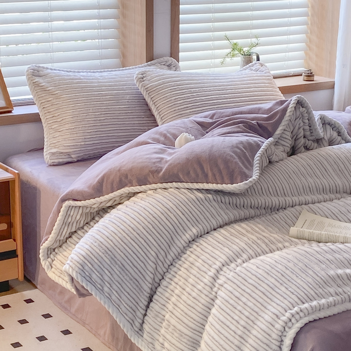 91家纺网 家纺一手货源 找家纺 小叮当家纺仓储工厂店 2025新款阳离子抽条四件套 阳离子抽条-浅紫