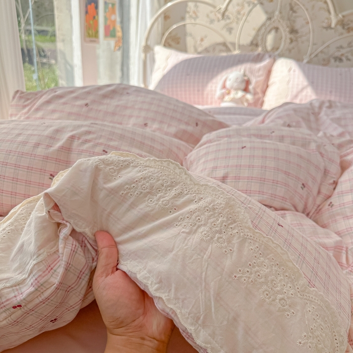 91家纺网 家纺一手货源 找家纺 澜妃 2025新款糯叽叽水洗棉全棉蕾丝花边-艾意系列 艾意-樱桃计划