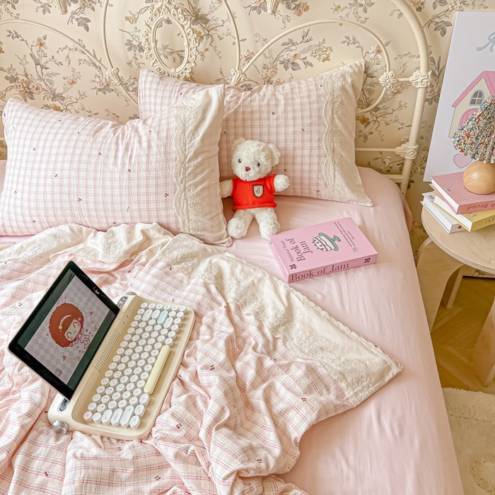 91家纺网 家纺一手货源 找家纺 澜妃 2025新款糯叽叽水洗棉全棉蕾丝花边-艾意系列 艾意-樱桃计划