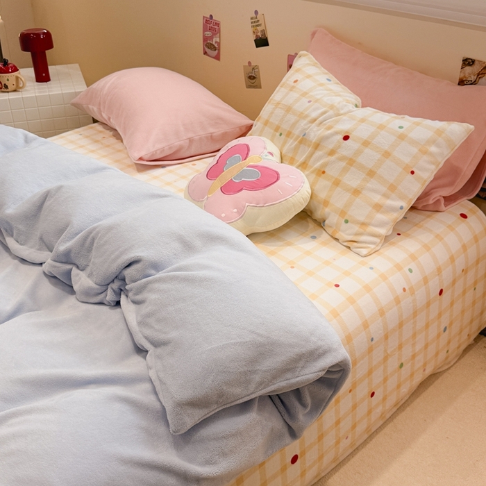 91家纺网 家纺一手货源 找家纺 呗旺鹿 2025新款亲肤舒适ins韩系撞色小清新牛奶绒四件套 海洋芝士-枕套粉色+格子