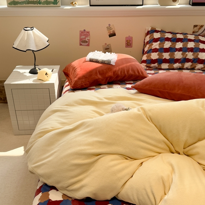 91家纺网 家纺一手货源 找家纺 呗旺鹿 2025新款亲肤舒适ins韩系撞色小清新牛奶绒四件套 芝士焦糖-枕套焦糖+格子