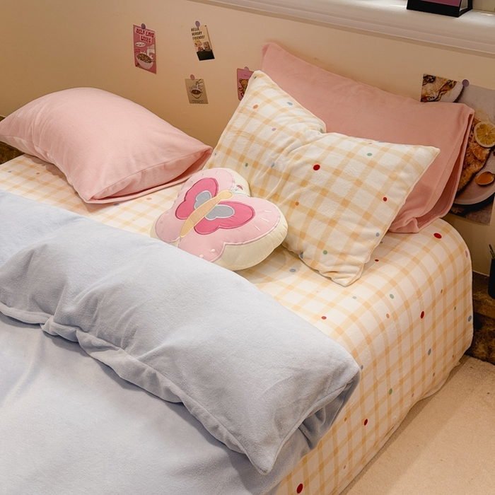 91家纺网 家纺一手货源 找家纺 呗旺鹿 2025新款亲肤舒适ins韩系撞色小清新牛奶绒四件套 海洋芝士-枕套粉+粉