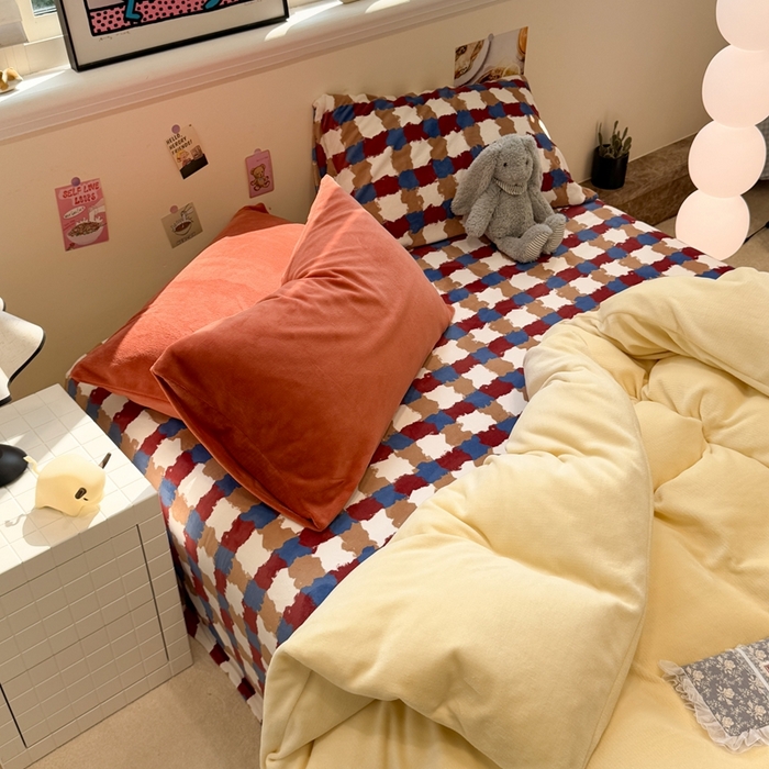 91家纺网 家纺一手货源 找家纺 呗旺鹿 2025新款亲肤舒适ins韩系撞色小清新牛奶绒四件套 芝士焦糖-枕套焦糖+焦糖