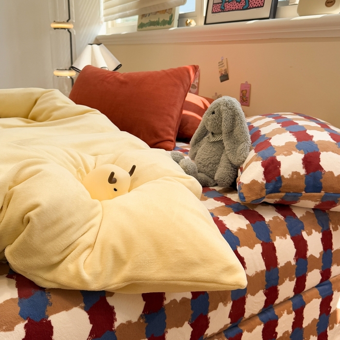 91家纺网 家纺一手货源 找家纺 呗旺鹿 2025新款亲肤舒适ins韩系撞色小清新牛奶绒四件套 芝士焦糖-枕套焦糖+焦糖