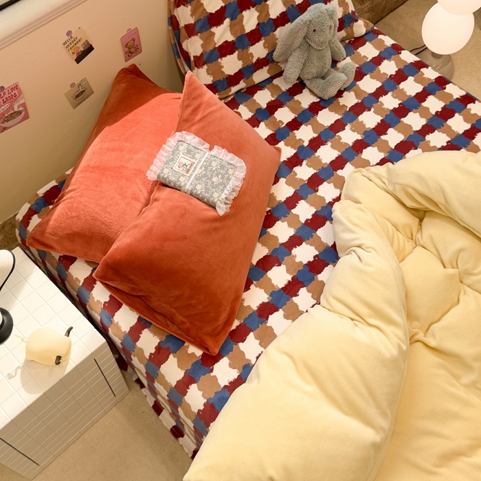 91家纺网 家纺一手货源 找家纺 呗旺鹿 2025新款亲肤舒适ins韩系撞色小清新牛奶绒四件套 芝士焦糖-枕套焦糖+焦糖