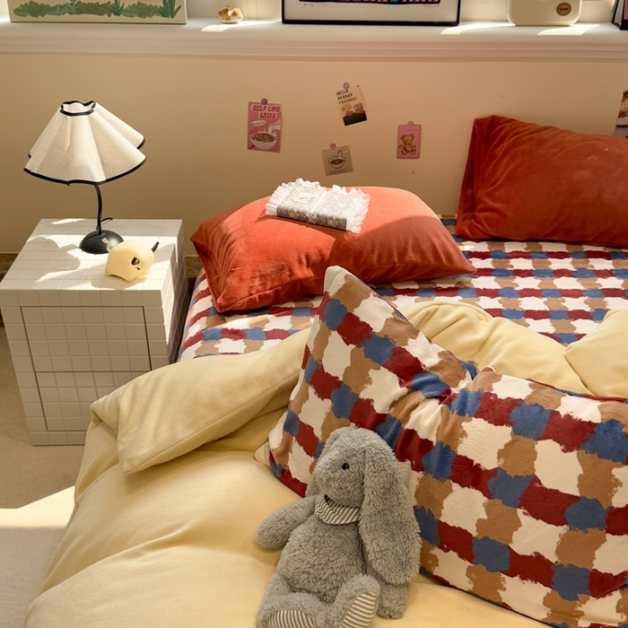 91家纺网 家纺一手货源 找家纺 呗旺鹿 2025新款亲肤舒适ins韩系撞色小清新牛奶绒四件套 芝士焦糖-枕套焦糖+焦糖