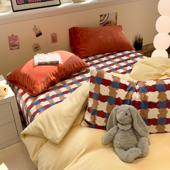 91家纺网 家纺一手货源 找家纺 呗旺鹿 2025新款亲肤舒适ins韩系撞色小清新牛奶绒四件套 芝士焦糖-枕套焦糖+焦糖