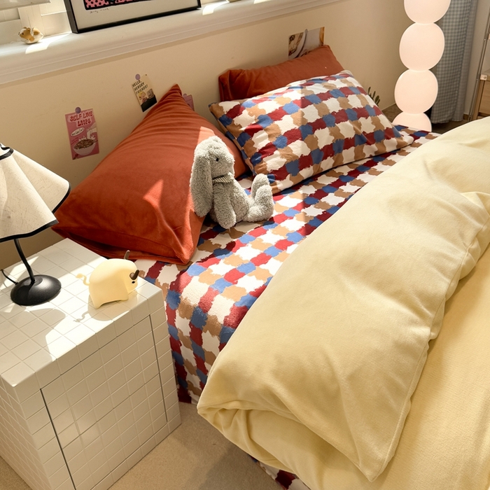 91家纺网 家纺一手货源 找家纺 呗旺鹿 2025新款亲肤舒适ins韩系撞色小清新牛奶绒四件套 芝士焦糖-枕套焦糖+焦糖