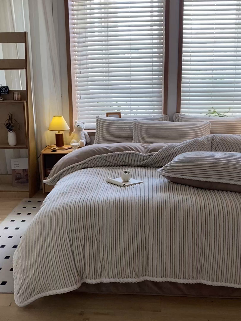 91家纺网 家纺一手货源 找家纺 小叮当家纺仓储工厂店 2025新款阳离子抽条四件套 阳离子抽条-奶咖