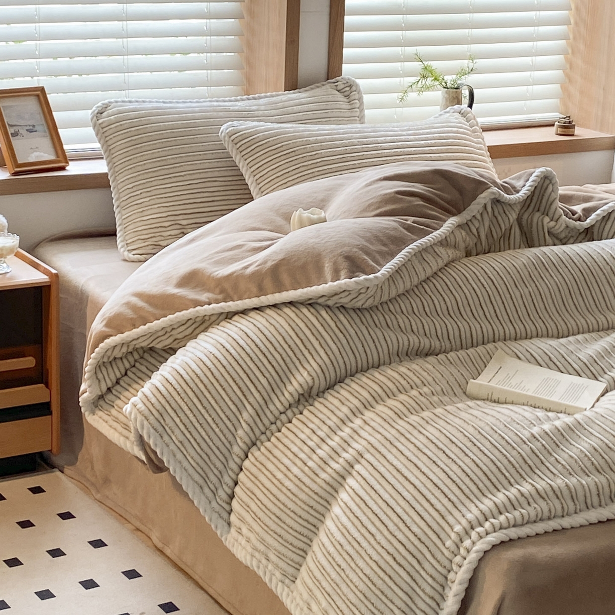 91家纺网 家纺一手货源 找家纺 小叮当家纺仓储工厂店 2025新款阳离子抽条四件套 阳离子抽条-奶咖