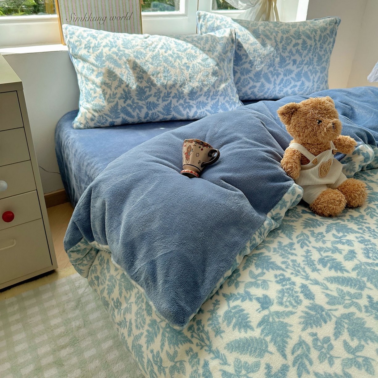 91家纺网 家纺一手货源 找家纺 暖芯优选 2025新款小清新加厚高克重牛奶绒四件套直播热款电商热款 叶子青青