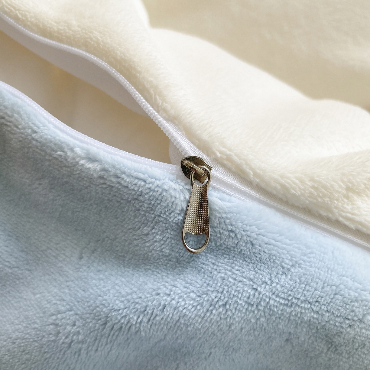 91家纺网 家纺一手货源 找家纺 （总）小叮当家纺仓储工厂店 2025新款纯色双拼牛奶绒四件套190克