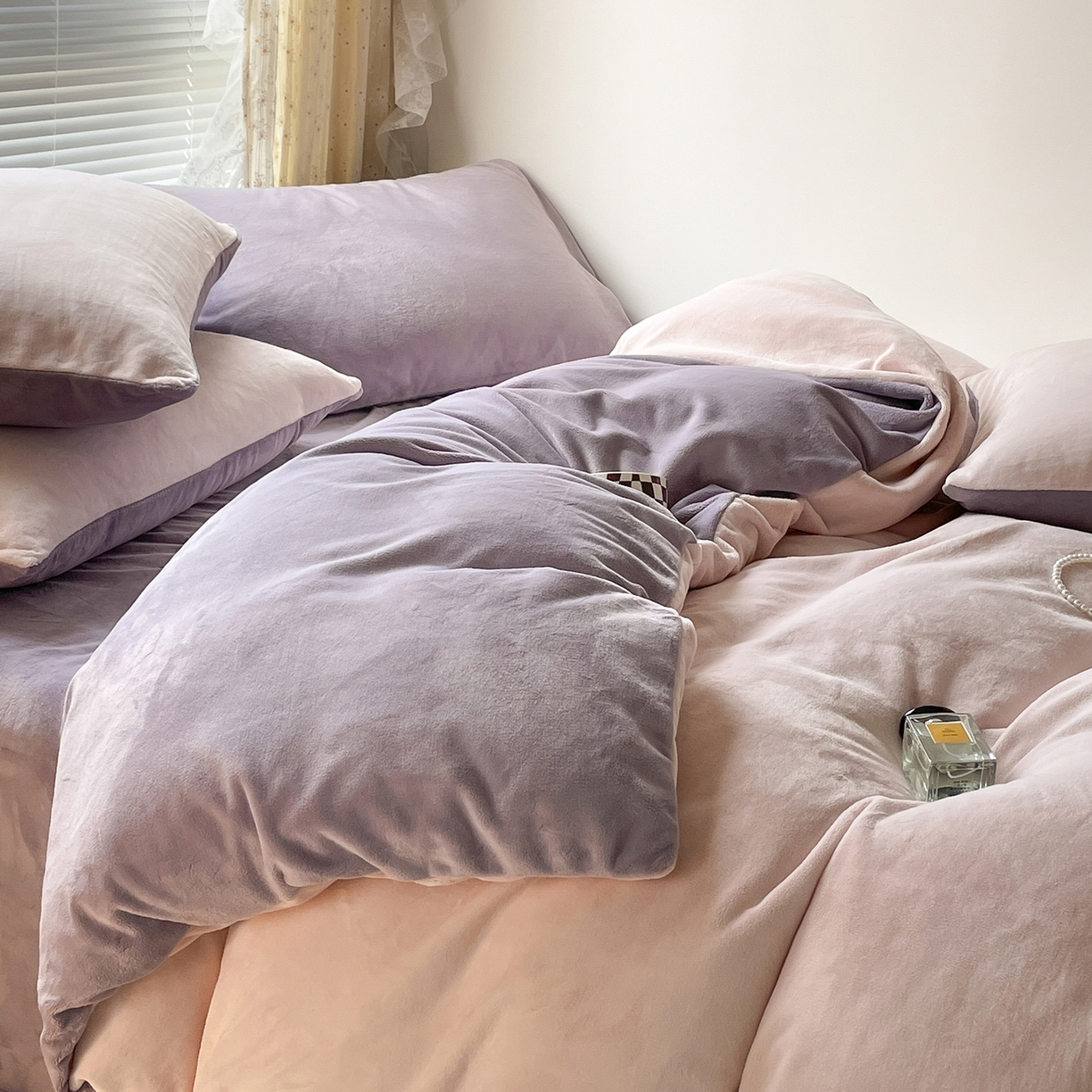 小叮当家纺仓储工厂店 2025新款纯色双拼牛奶绒四件套190克 卡尔-桃粉+浅紫