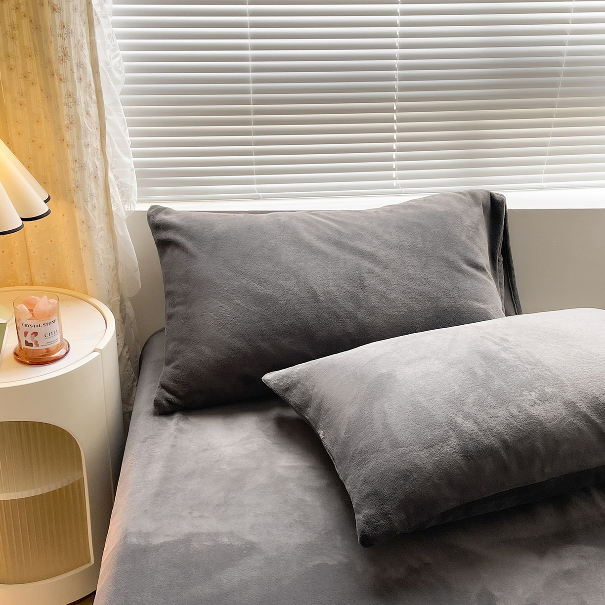 91家纺网 家纺一手货源 找家纺 小叮当家纺仓储工厂店 2025新款纯色双拼牛奶绒四件套190克 卡尔-深灰