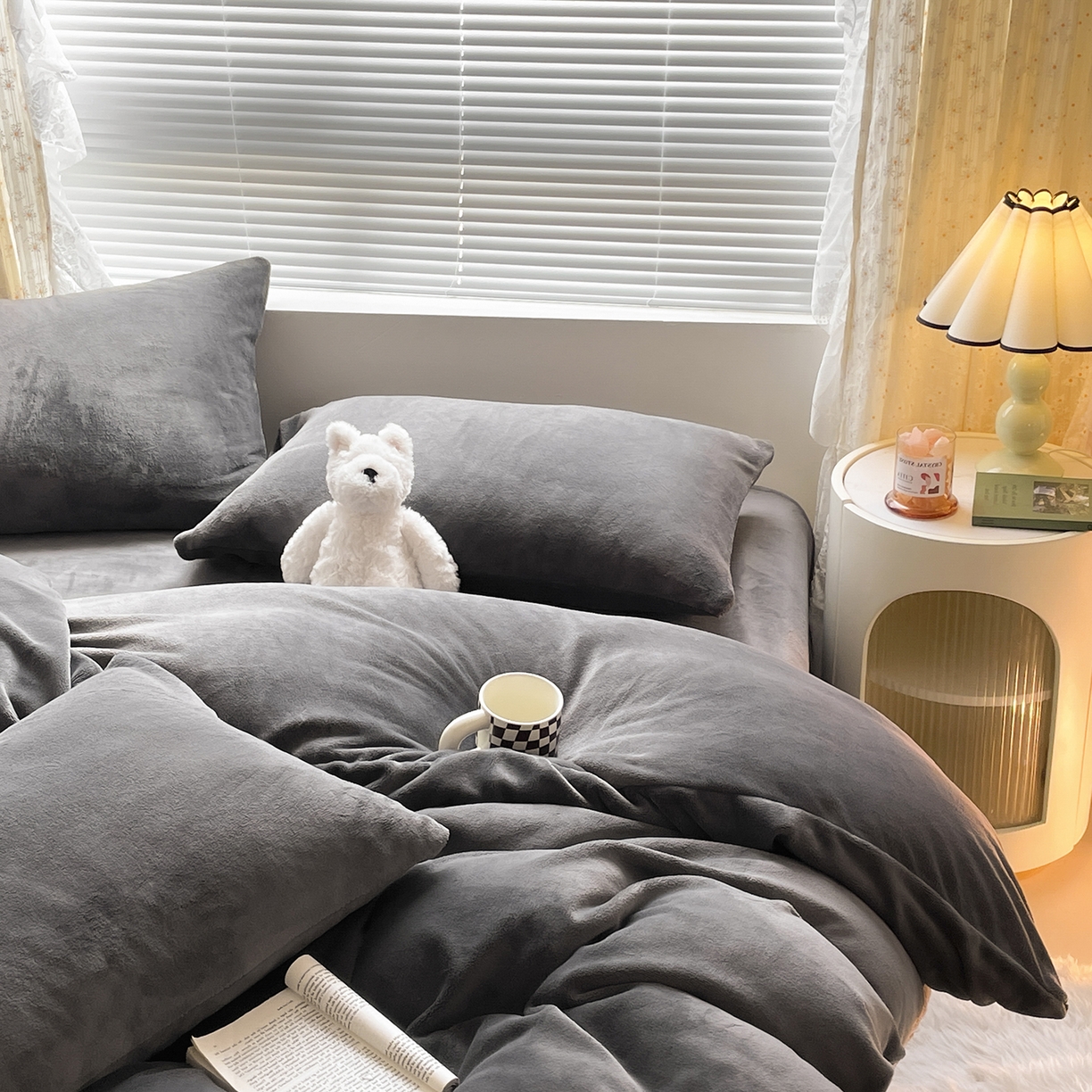 91家纺网 家纺一手货源 找家纺 小叮当家纺仓储工厂店 2025新款纯色双拼牛奶绒四件套190克 卡尔-深灰