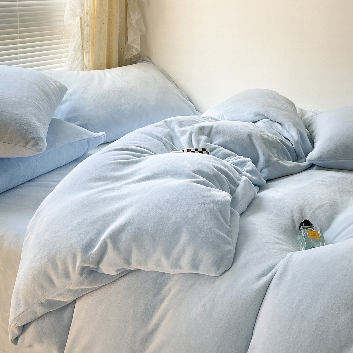 小叮当家纺仓储工厂店 2025新款纯色双拼牛奶绒四件套190克 卡尔-浅蓝