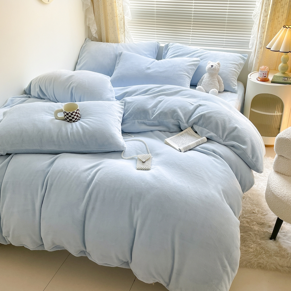 91家纺网 家纺一手货源 找家纺 小叮当家纺仓储工厂店 2025新款纯色双拼牛奶绒四件套190克 卡尔-浅蓝