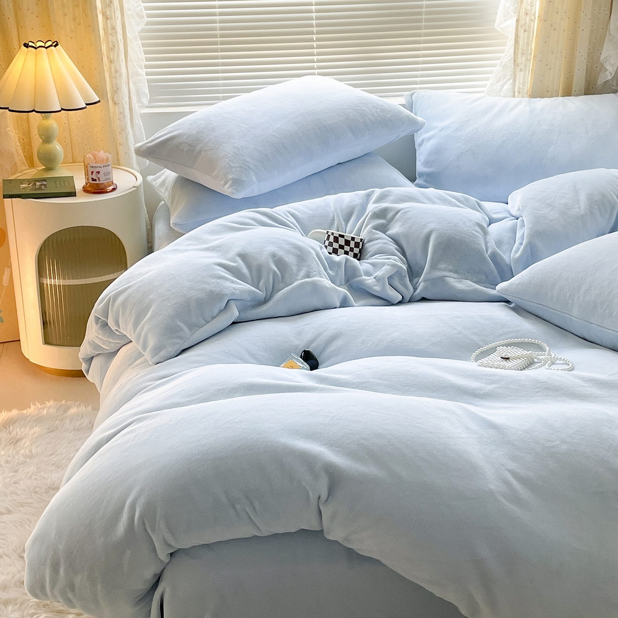 91家纺网 家纺一手货源 找家纺 小叮当家纺仓储工厂店 2025新款纯色双拼牛奶绒四件套190克 卡尔-浅蓝