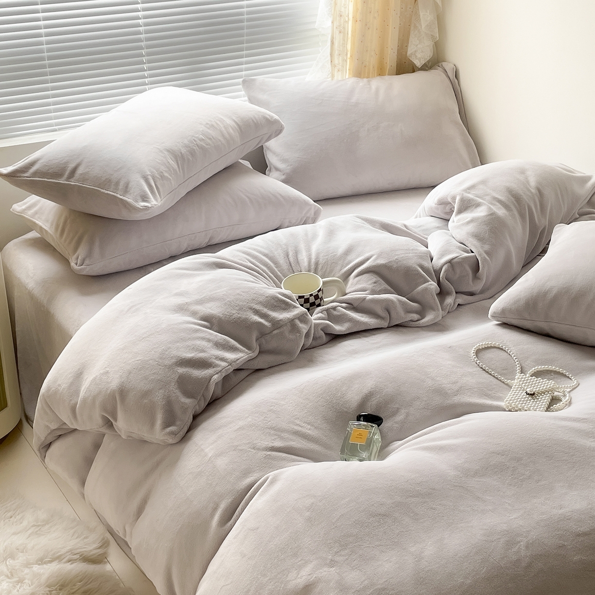 91家纺网 家纺一手货源 找家纺 小叮当家纺仓储工厂店 2025新款纯色双拼牛奶绒四件套190克 卡尔-米灰