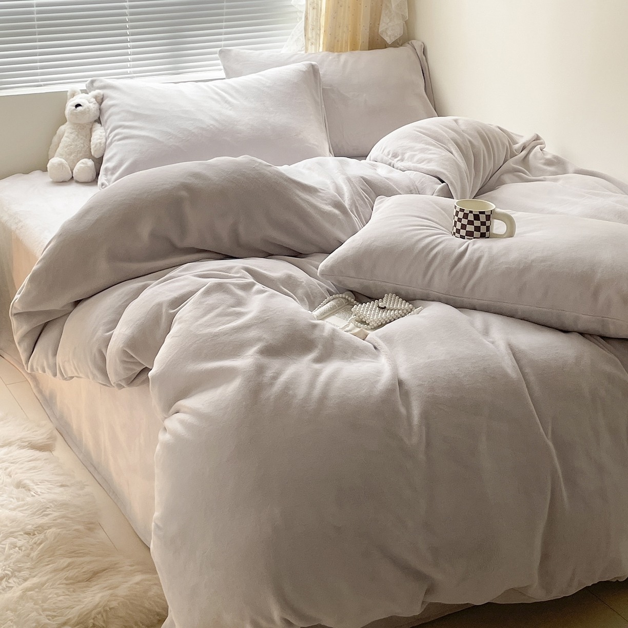 91家纺网 家纺一手货源 找家纺 小叮当家纺仓储工厂店 2025新款纯色双拼牛奶绒四件套190克 卡尔-米灰