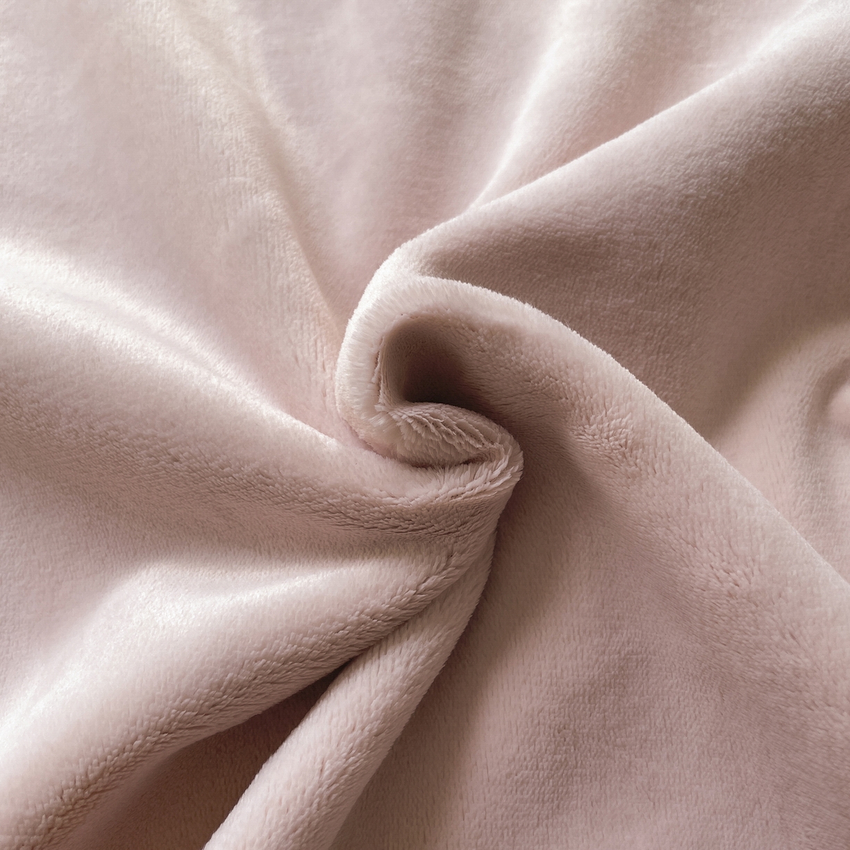 91家纺网 家纺一手货源 找家纺 小叮当家纺仓储工厂店 2025新款纯色双拼牛奶绒四件套190克 卡尔-桃粉+浅紫