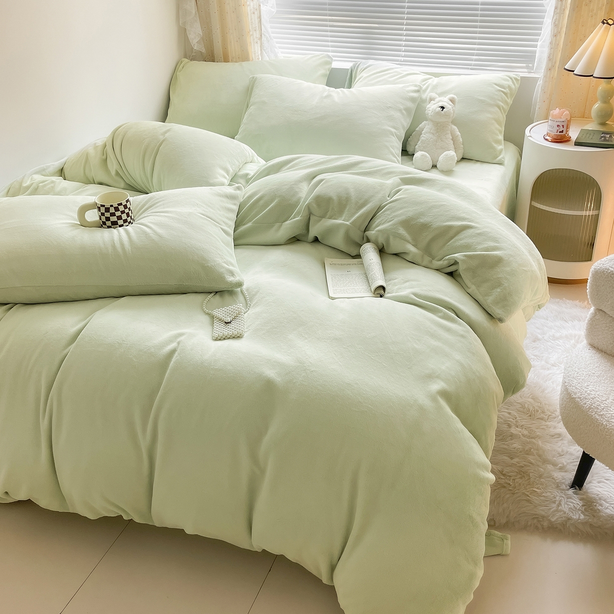 91家纺网 家纺一手货源 找家纺 小叮当家纺仓储工厂店 2025新款纯色双拼牛奶绒四件套190克 卡尔-芽绿